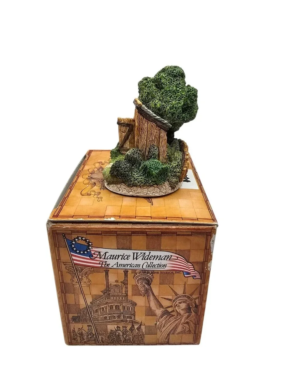 Maurice Wideman American Collection Out House Figurine in Box